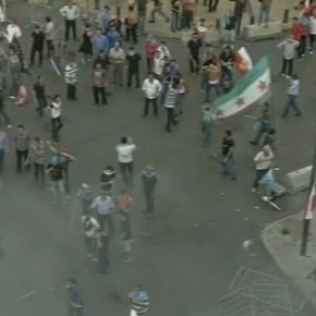 Ливанские митингующие пытаются взять штурмом здание правительства