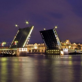 Мосты в Петербурге продолжают разводить