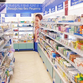 ФАС предложила продавать лекарства в супермаркетах. Минздрав - против