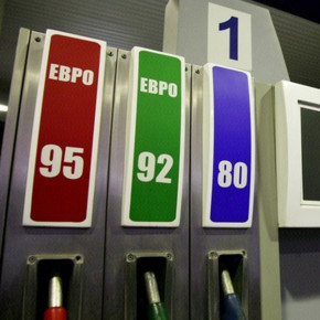 Эксперты: до конца 2013 бензин подорожает на 2,5 рубля