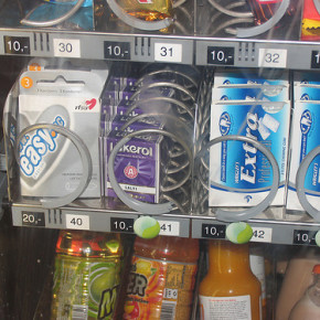 Полтавченко: вместо бесплатной раздачи презервативов пока будем продавать их в студенческих общежитиях