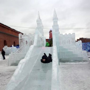 В Петропавловской крепости вырос городок-выставка ледяных скульптур