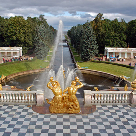 Администрация музея-заповедника Петергоф назвала дату открытия фонтанов в 2013 году