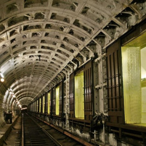 В Петербурге стартовали ночные экскурсии по станциям метро