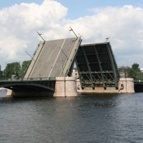 В Петербурге вновь разведут мосты. До регулярной разводки - неделя