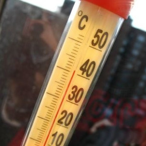 В Купчино включили отопление: мало того, что летом, так еще и при +32