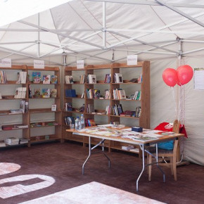 Читальный зал под открытым небом начинает работу в ЦПКиО