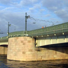 Прыжок с Литейного моста на спор стоил петербуржцу жизни