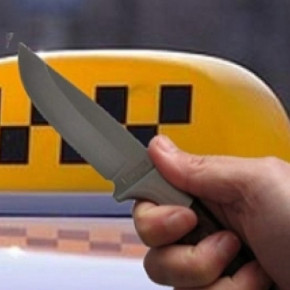 На пути из Сланцев в Петербург таксиста ограбили пассажиры-федеральные преступники