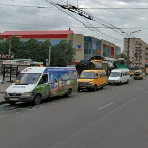 В драке на Ленинском проспекте сошлись водители маршруток - кавказцы и азиаты
