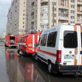 Пожар на Нахимова: из-за горящего мусора эвакуированы 15 человек