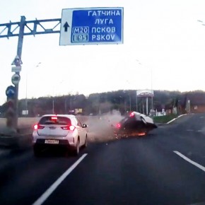 Картинное ДТП на Пулковском шоссе с 2 пострадавшими попало на видео