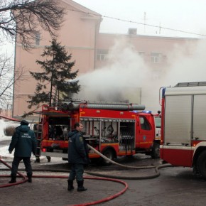 В Петербурге потушили пожар на территории завода 