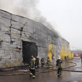 Пожар в Металлострое: ангар площадью 2400 метров выгорел по всему периметру