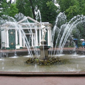 В Петербурге после зимы запустили первые фонтаны 