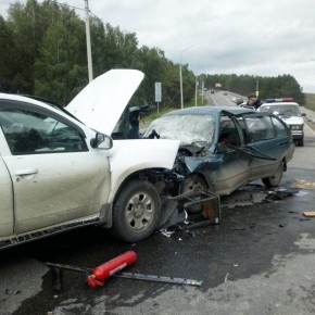 В массовом ДТП на Киевском шоссе с двумя грузовиками погибли двое