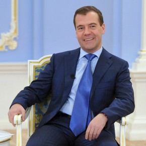 Политику правительства Медведева обсудят в Петербурге 7 октября