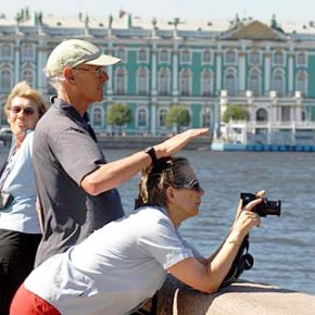 Количество туристов-иностранцев в Петербурге с начала года сократилось на 7%