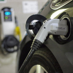 Зарядить электромобиль в Петербурге к концу 2016 года будет можно по 18 адресам