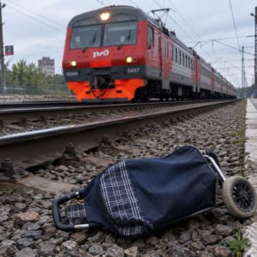 У станции Ржевка пенсионерка попала под электричку