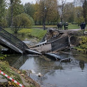 Обрушение пешеходного моста в Луге: обвиняемый оправдан