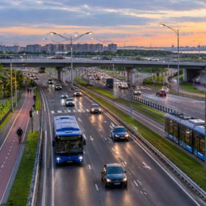 Новые дороги и транспорт на юге Петербурга улучшают привлекательность района