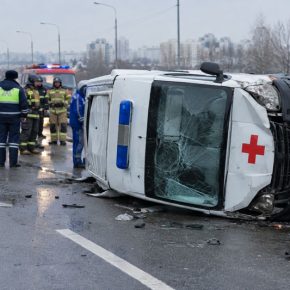 ДТП в Гатчине со скорой: четыре человека пострадали