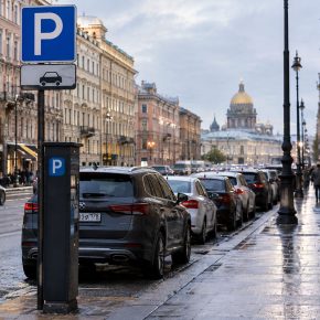 Доход бюджета от платной парковки в Петербурге опубликовали