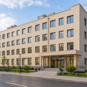 Поликлинику на Дальневосточном не открывают уже год - подождет еще столько же