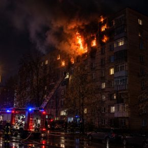 Пожар на Рабфаковском в Невском районе: в 8-комнатной квартире погиб младенец
