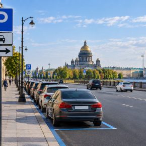 Расширение зоны платной парковки в центре Петербурга заложили в бюджет